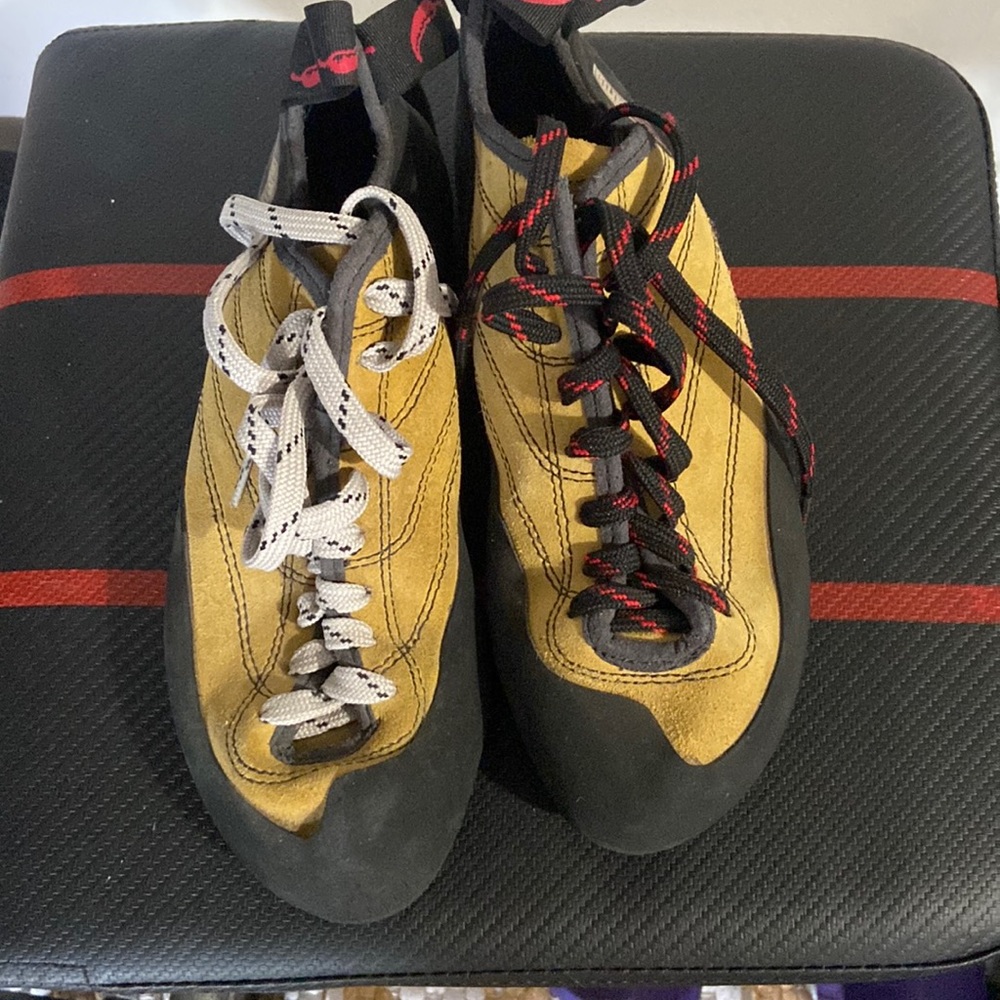 Woman’s Red Chili Climbing Shoes